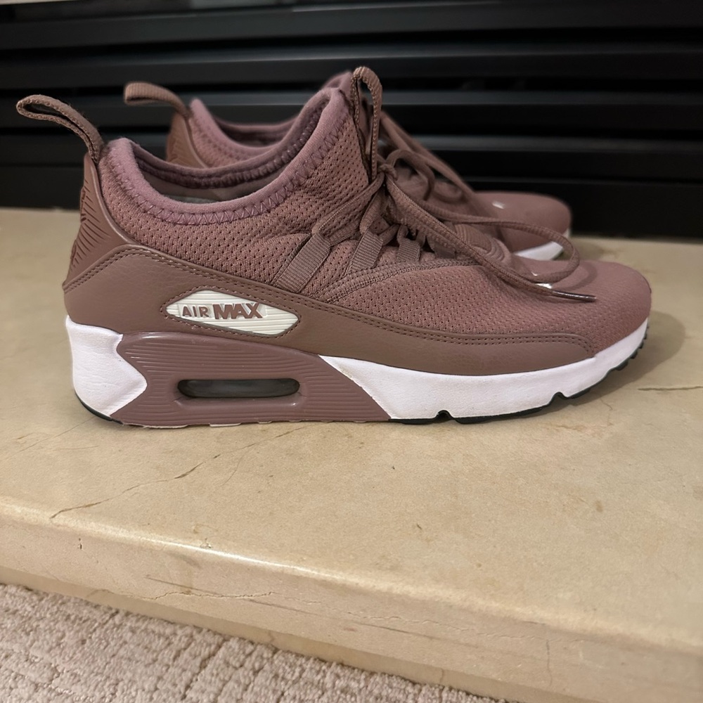 Nike Air Max Sneakers Pink/Mauve and White, Size 6